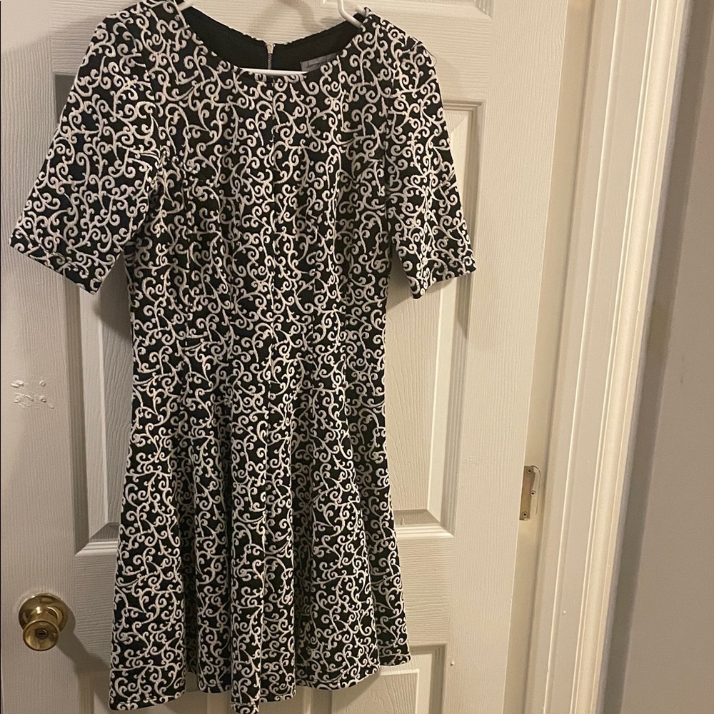 Danny & Nicole Size 6 Black and White Swirl Dress